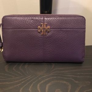 Brand new Tory Burch Ivy zip continental wallet